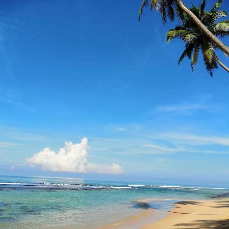 Akurala Beach Park Hikkaduwa Bagian luar foto