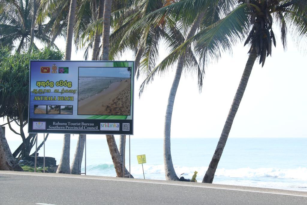 Akurala Beach Park Hikkaduwa Bagian luar foto