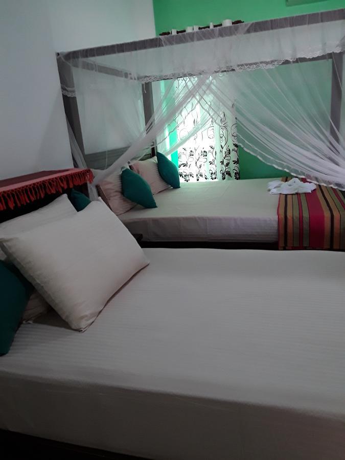 Akurala Beach Park Hikkaduwa Bagian luar foto